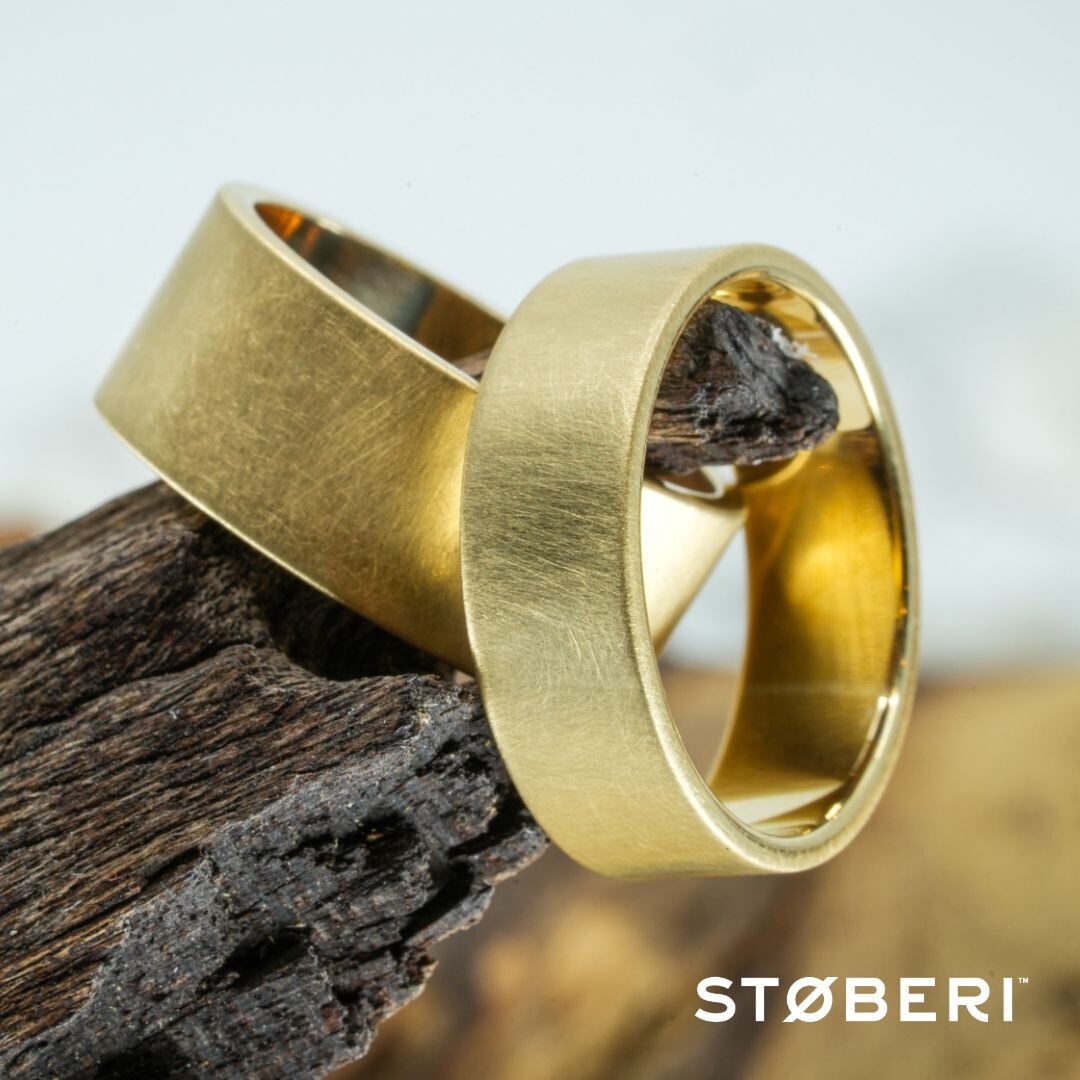 14k "Kaler" Gold Couples Ring Set Wood Display