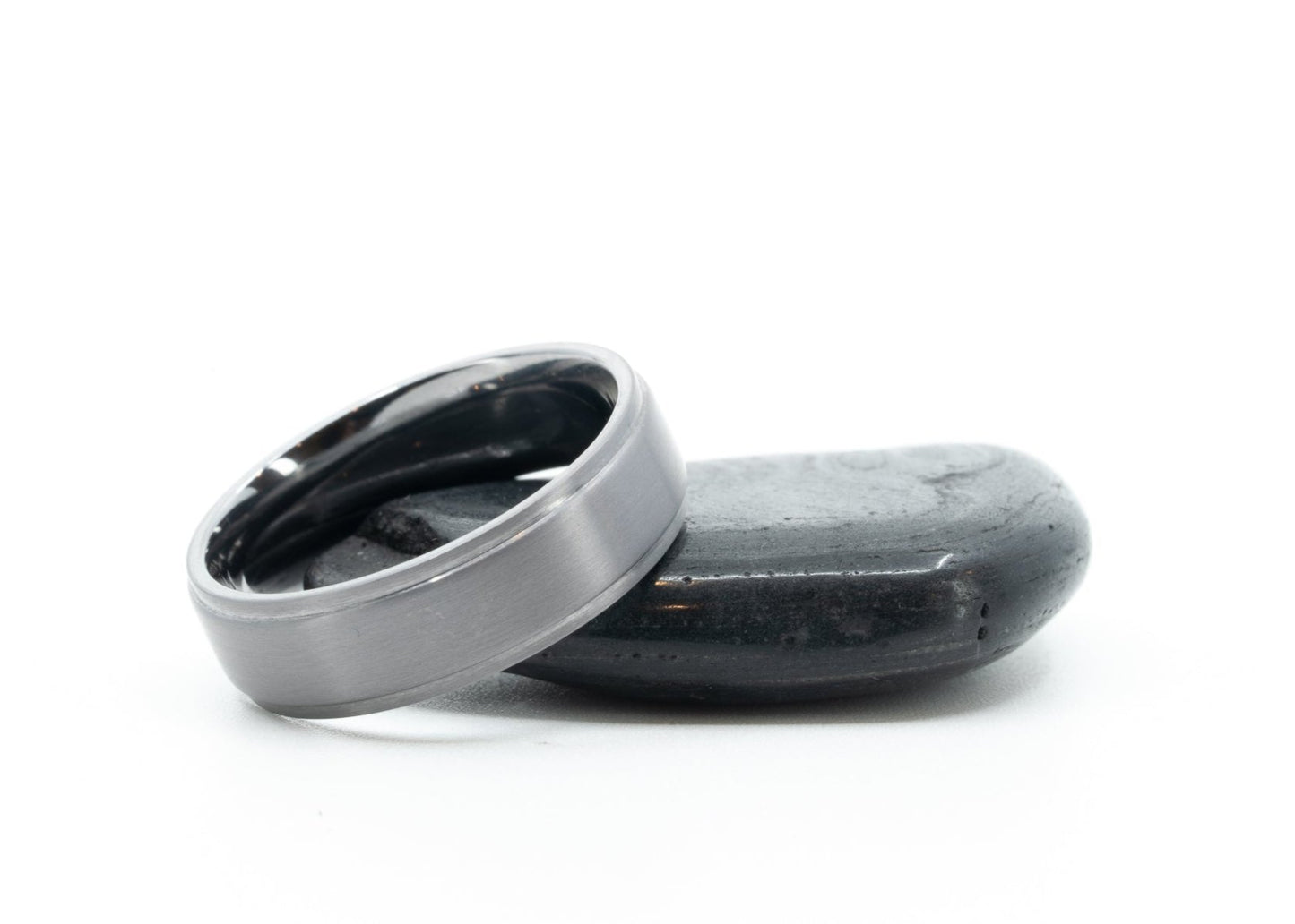 Size 10 Closeout Ring: "Bellson" Tantalum