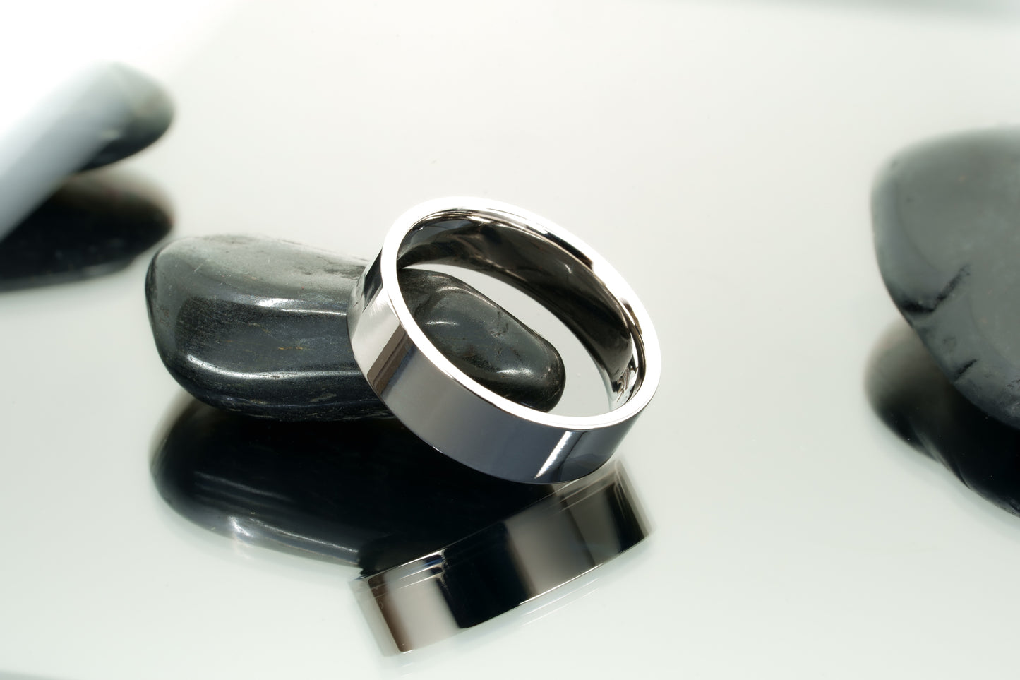 "Montevideo" Ring in White Gold or Platinum